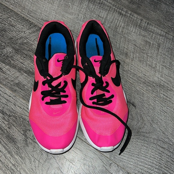 Nike girls shoes - Picture 3 of 5